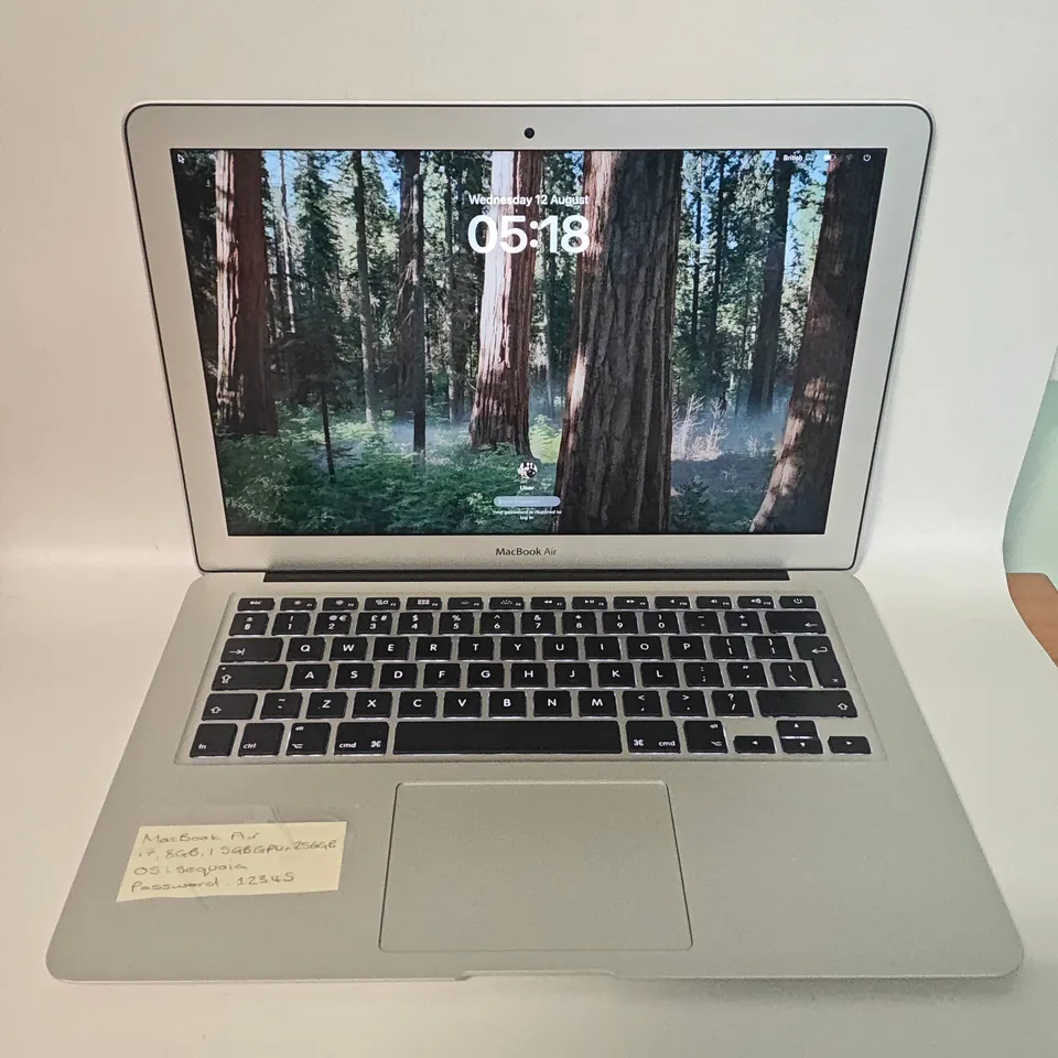 UNBOXED APPLE MACBOOK AIR I-7 8GB/256GB IN SILVER - A1466