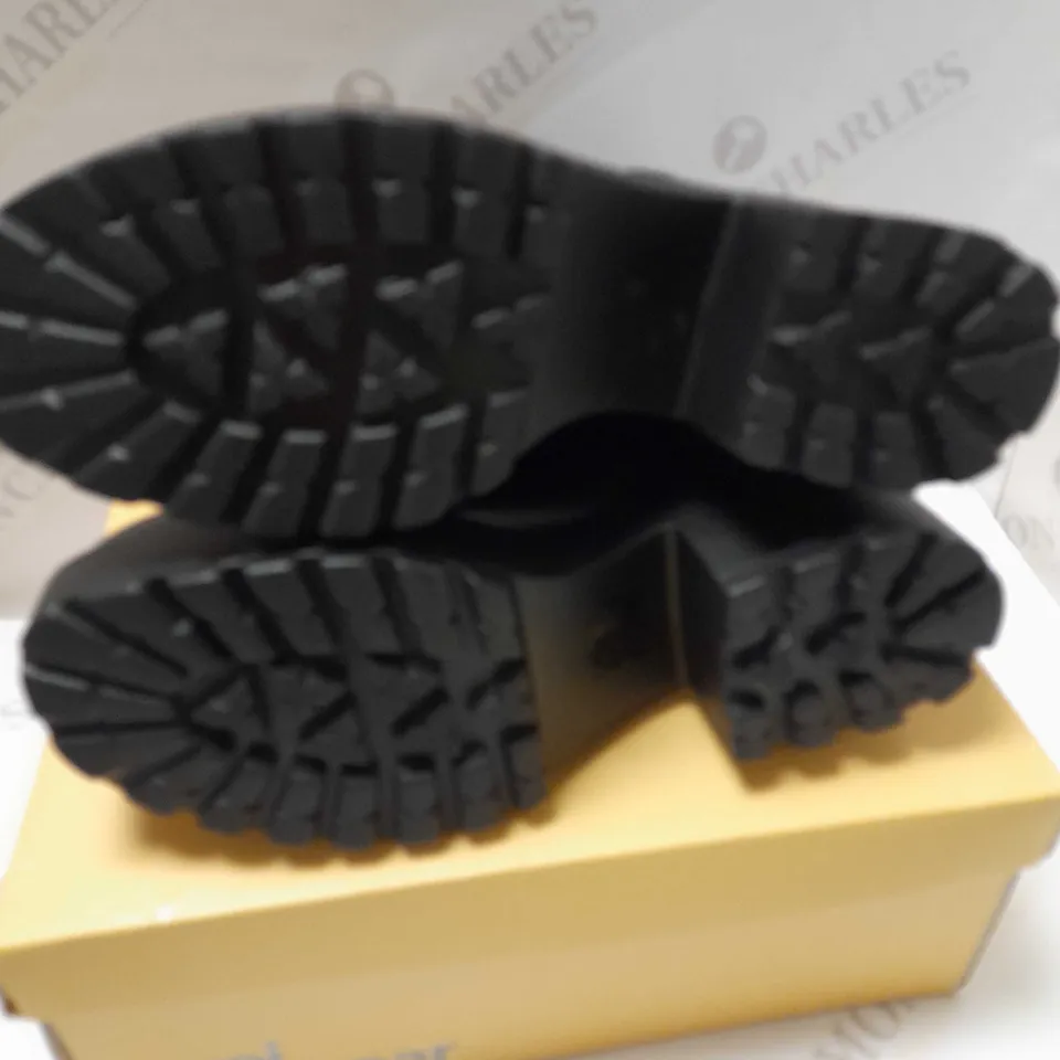 KOI ASTRO STAR & MOON CHUNKY BLACK PU/SILVER BOOTS - SIZE 6