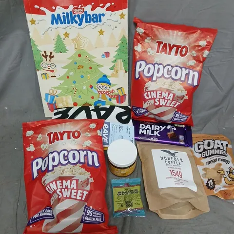 APPROXIMATELY 12 ASSORTED FOOD ITEMS TO INCLUDE TAYTO POPCORN, MILKYBAR ADVENT CALENDER, GOAT GUMMIES, ETC - COLLECTION ONLY