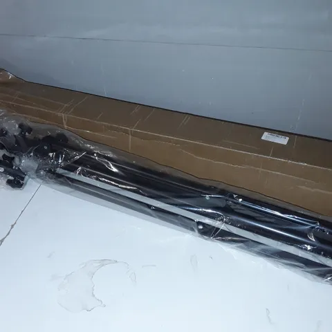 BOXED BACKDROP TRIPOD