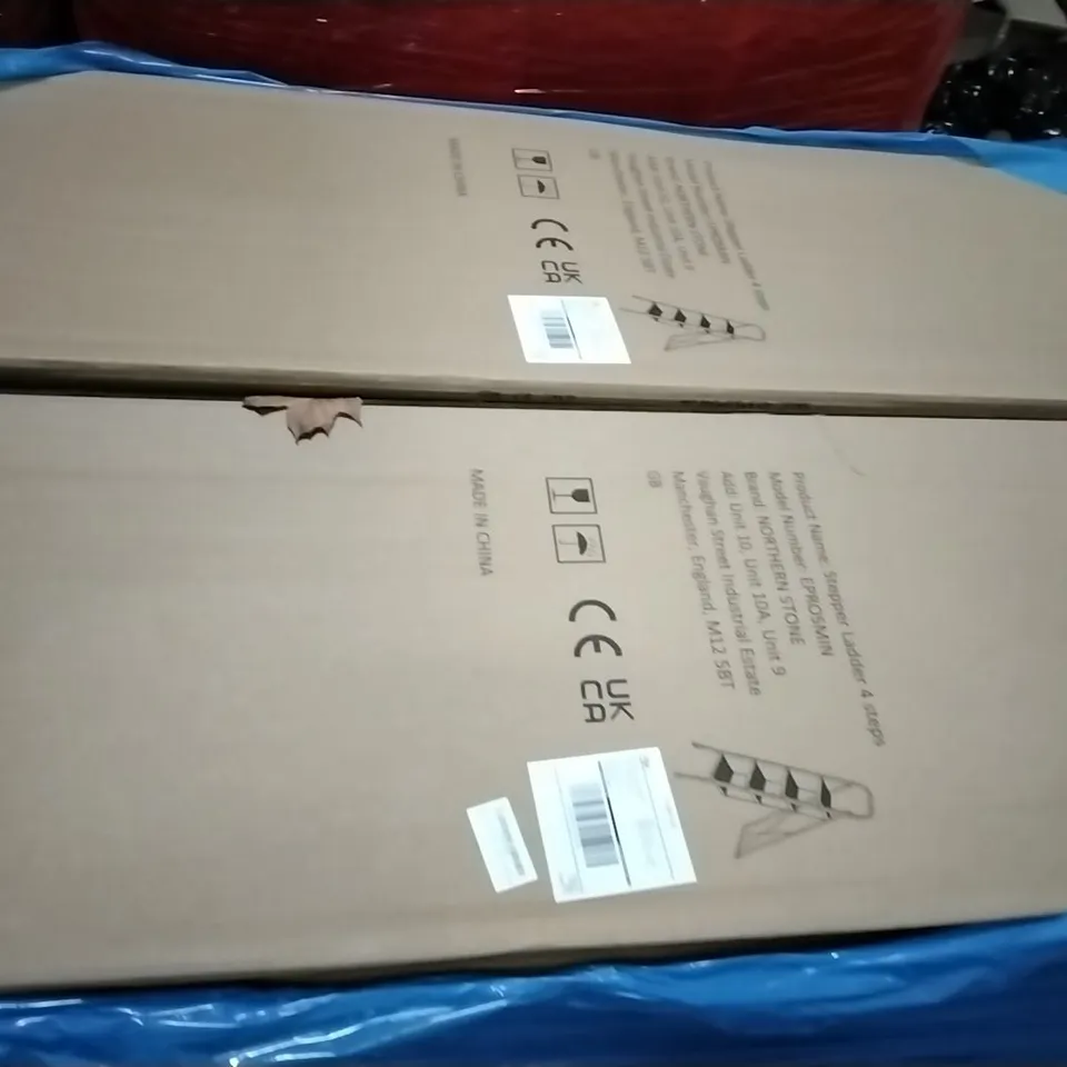 PALLET OF STEP LADDERS 4 STEPS