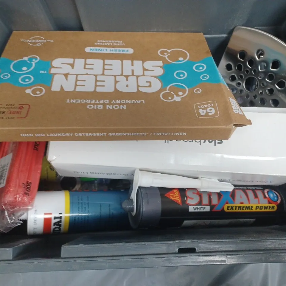 APPROXIMATELY 12 ASSORTED HOUSEHOLD ITEMS TO INCLUDE COLOURCLAY MODELLING MATERIAL, STIXALL EXTREME POWER, PENS, ETC - COLLECTION ONLY