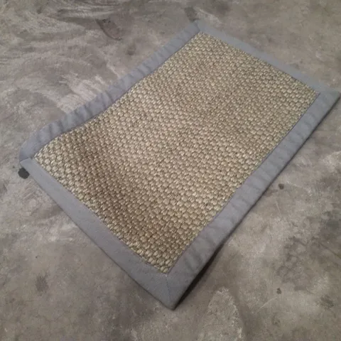QUALITY DESIGNER AREA RUG APPROXIMATELY 50×80CM
