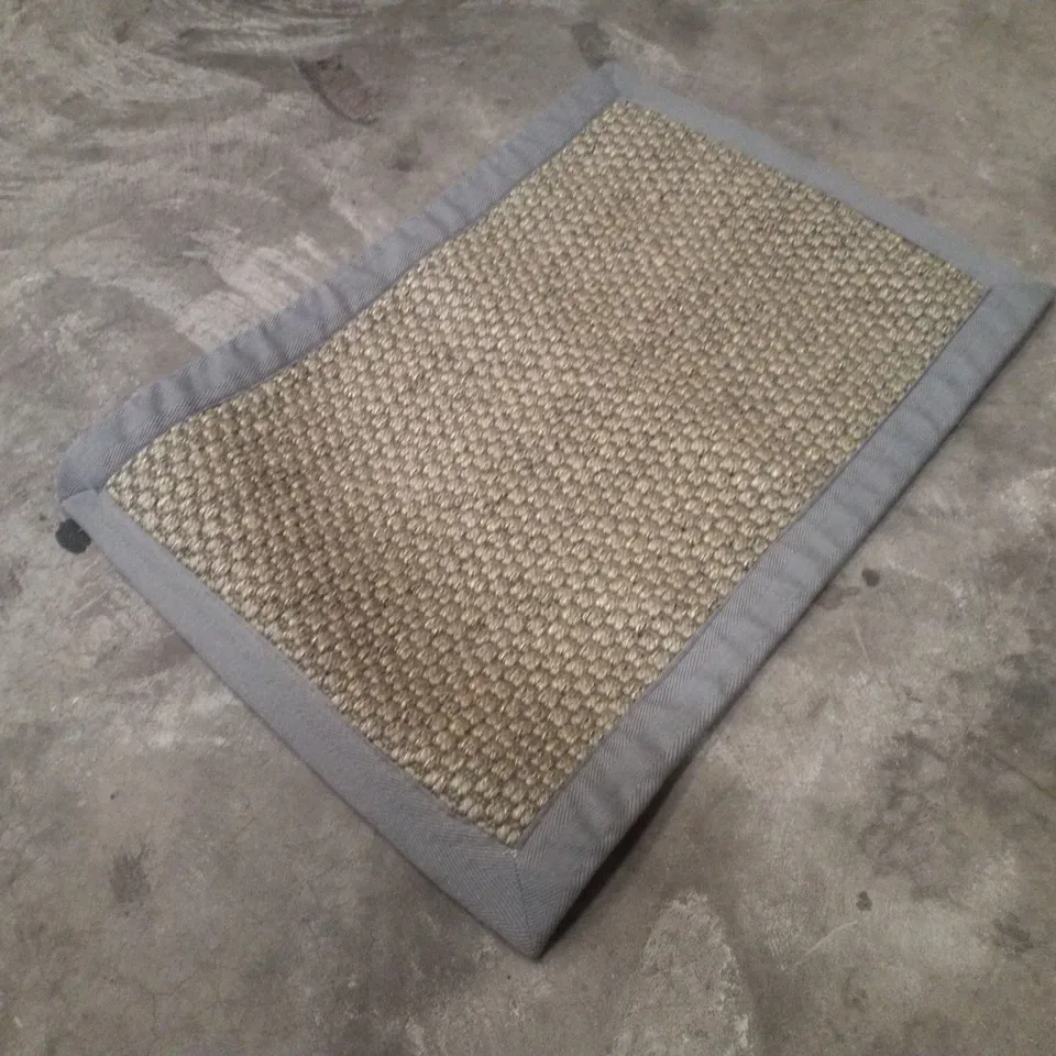 QUALITY DESIGNER AREA RUG APPROXIMATELY 50×80CM