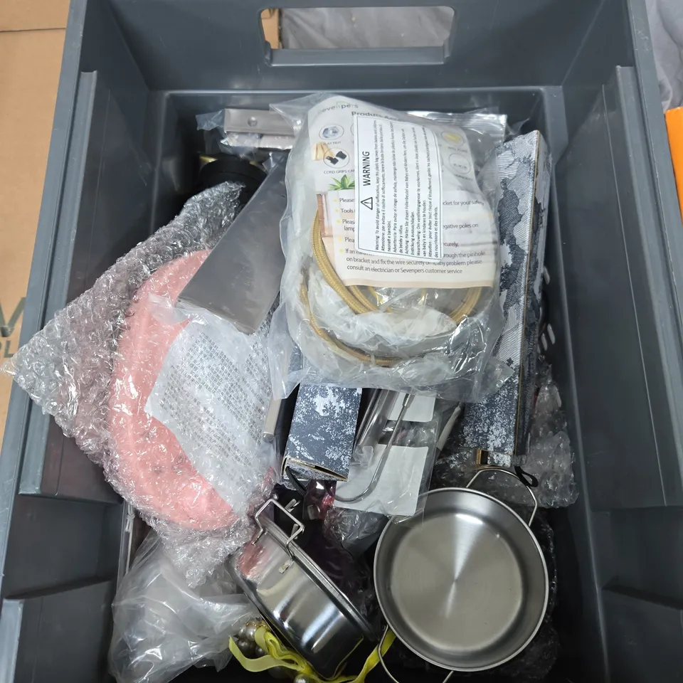 APPROXIMATELY 15 ASSORTED HOUSEHOLD ITEMS TO INCLUDE GORILLA GLUE, PLASTIC WALLETS AND A PARKER PEN