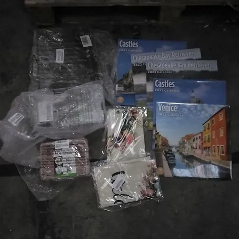PALLET OF ASSORTED ITEMS INCLUDING 2022 NORWAY CALENDAR, 2022 DACHSHUNDS CALENDAR, M DESIGN BLACK WIRE BASKET, PHONE CASES, 2022 VENICE CALENDAR, 2022 CASTLES CALENDAR