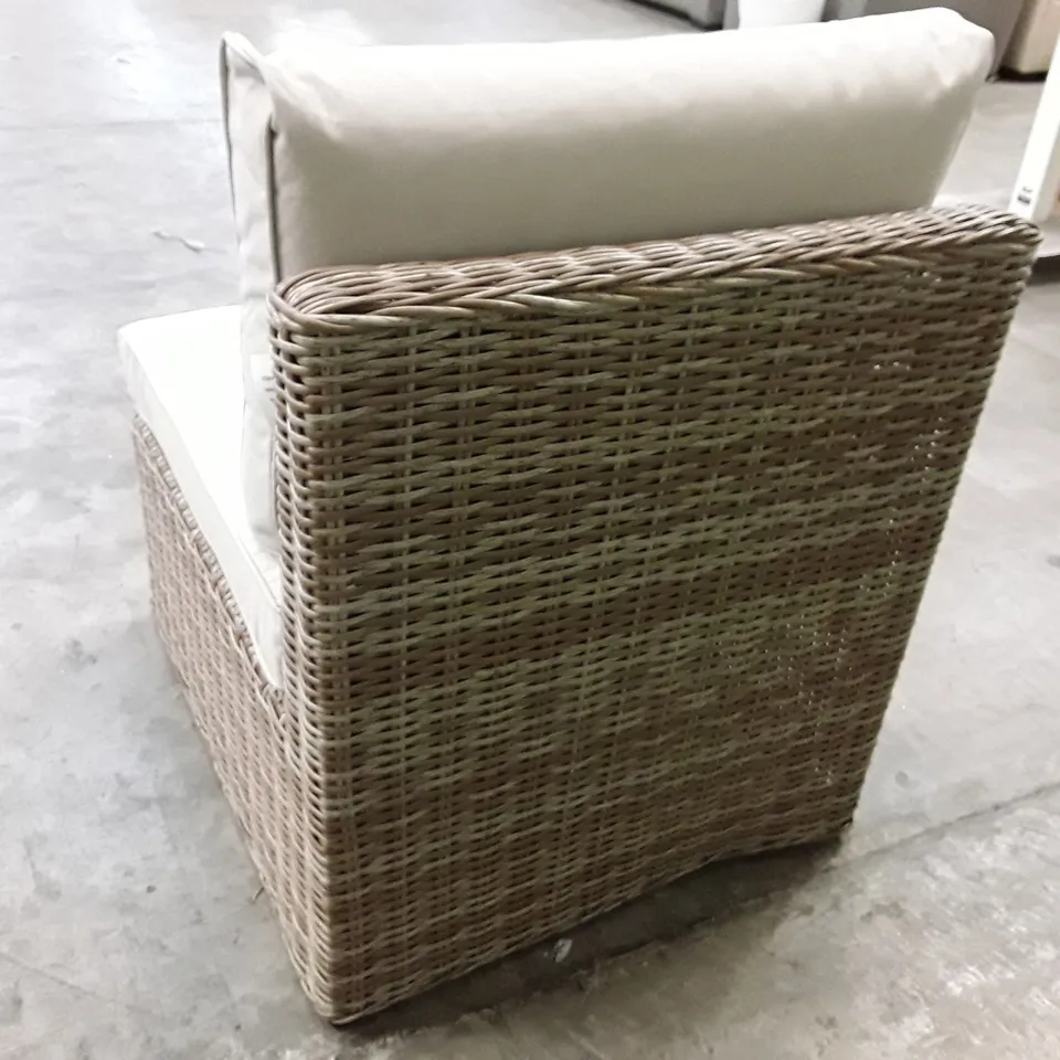 BOXED MIDDLE SOFA CHAIR -NATURAL