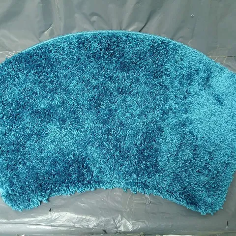 CURVED ARCH BATH MAT IN BLUE