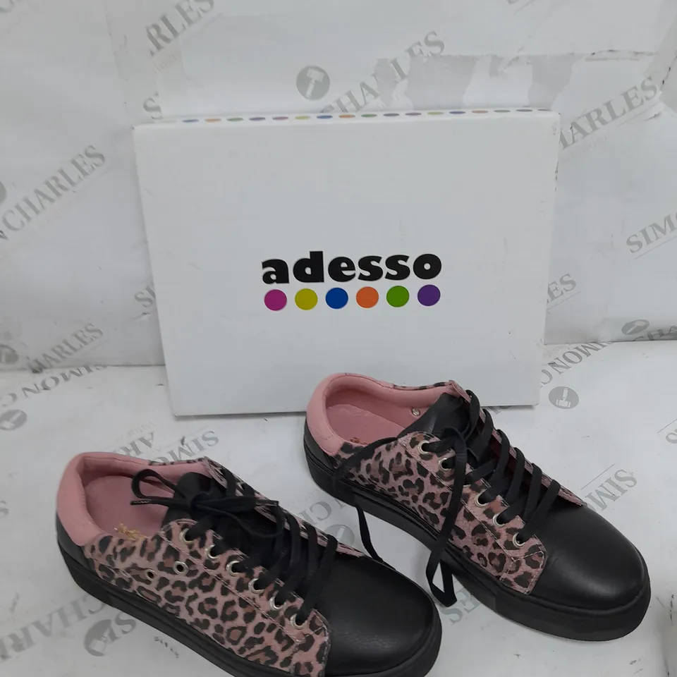 BOXED PAIR OF ADESSO PINK ANIMLA PRINT TRAINERS SIZE 6