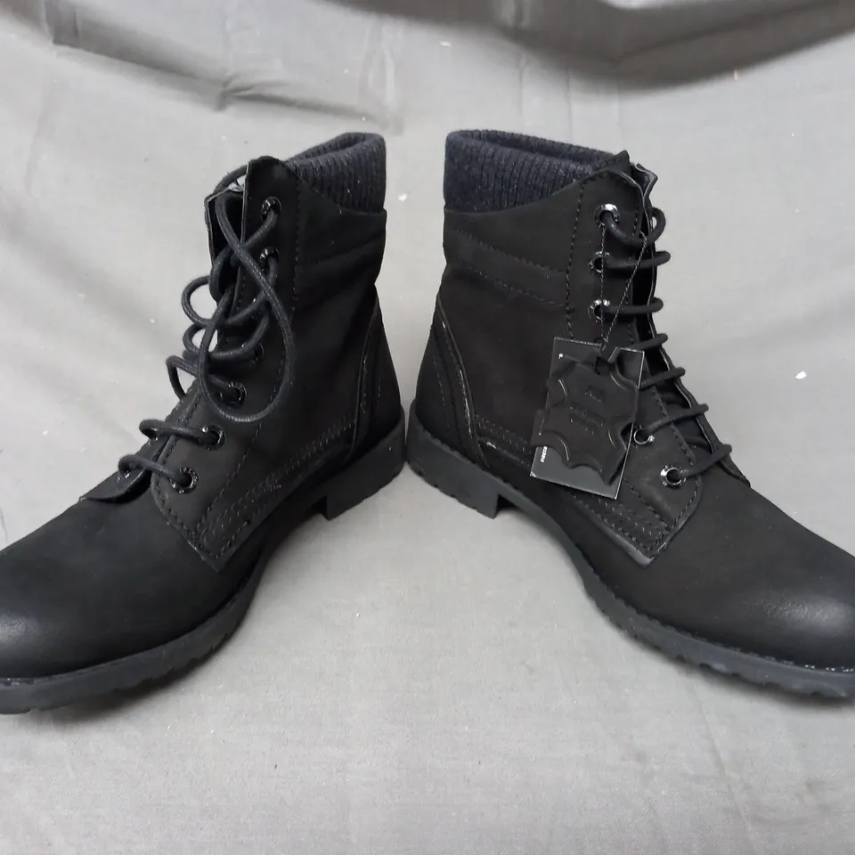 BOXED PAIR OF FIRETRAP MYSTIC BOOTS IN BLACK UK SIZE 5