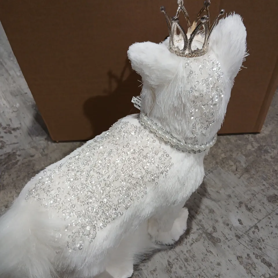 FOUR GISELA GRAHAM LONDON WHITE DOG FIGURE WITH CROWN AND PEARL NECKLACE 