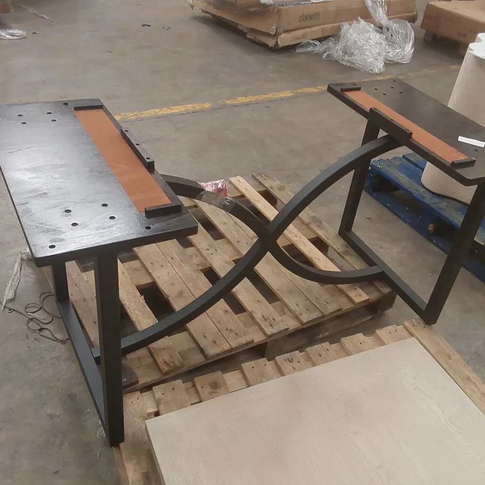 HOOKER FURNITURE SOLID WOOD DINING TABLE
