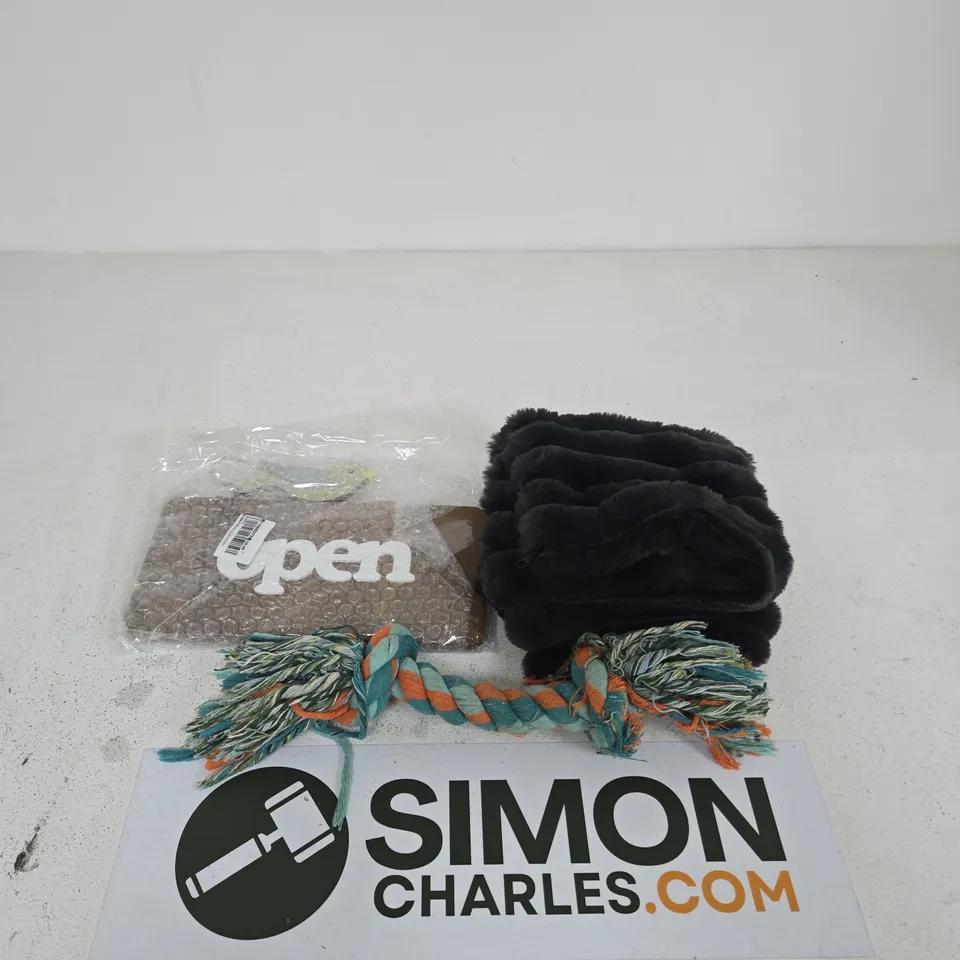 APPROXIMATELY 15 ASSORTED HOUSEHOLD PRODUCTS TO INCLUDE AN OPEN SHOP SIGN, CUSHION COVER AND A ROPE DOG TOY