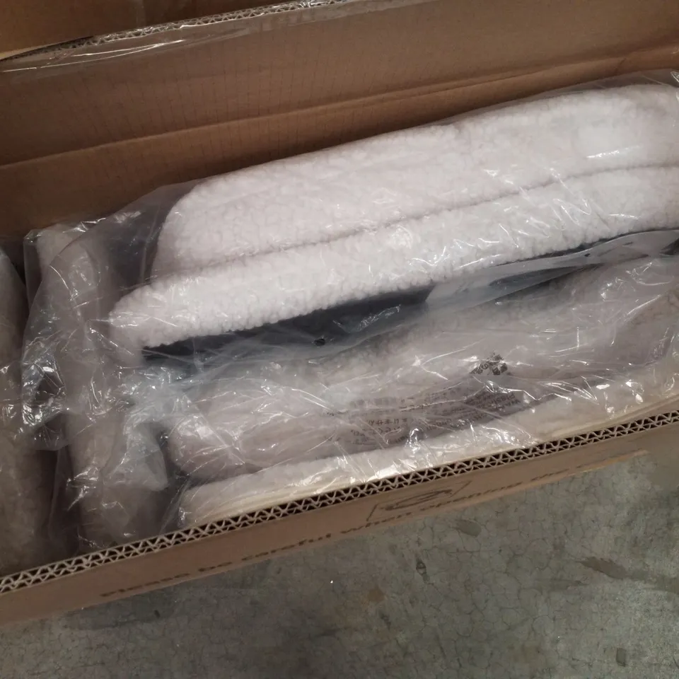 BOXED WHITE WOOLEN MODERN OFFICE CHAIR 