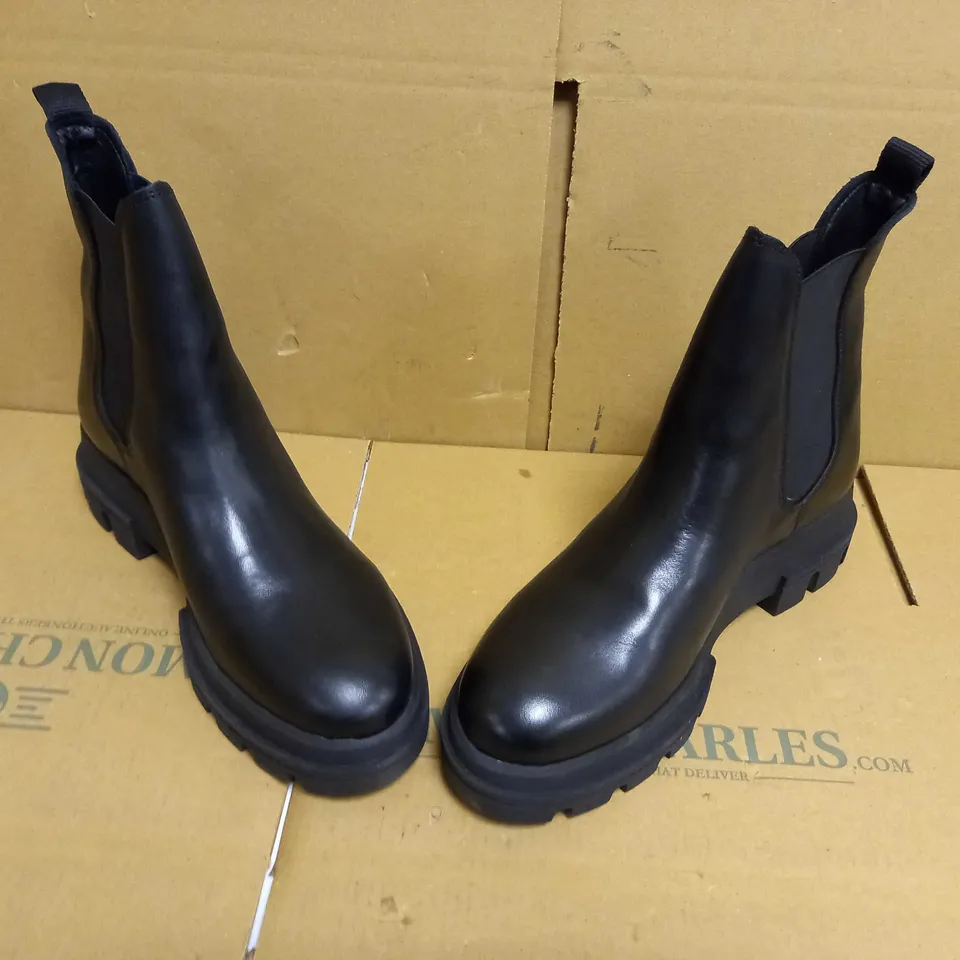 DESIGNER FAUX LEATHER BLACK ANKLE BOOTS 