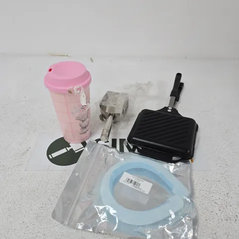 APPROXIMATELY 15 ASSORTED HOUSEHOLD PRODUCTS TO INCLUDE DRINKS CONTAINER, FOOD SCOOP, TOASTIE MAKER ETC