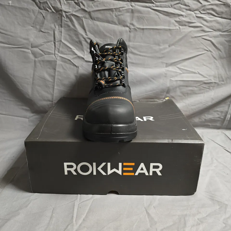 BOXED PAIR OF ROKWEAR TEPHRA WATERPROOF BOOTS IN BLACK SIZE UK 8