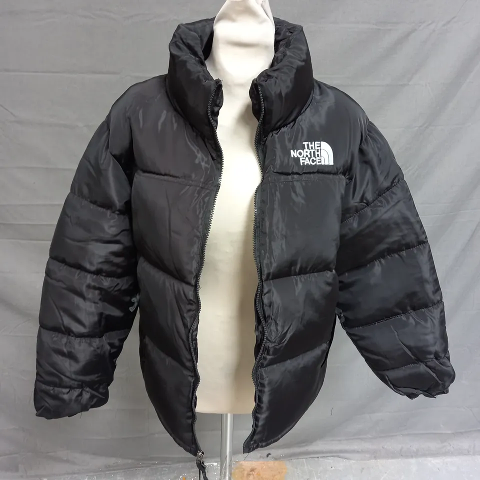 THE NORTH FACE ICONIC NUPTSE 700 PADDED JACKET IN BLACK - MEDIUM