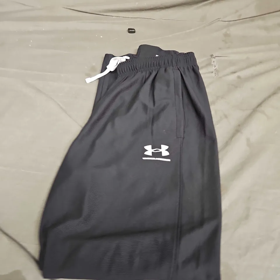 UNDER ARMOUR CASUAL TRACKSUIT BOTTOMS - SIZE M 