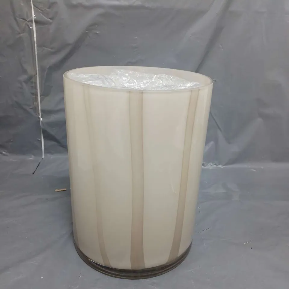 APPROXIMATELY 5 HOMEWARE ITEMS TO INCLUDE GLASS CANDLE HOLDERS AND A WEARABLE HEATED BLANKET