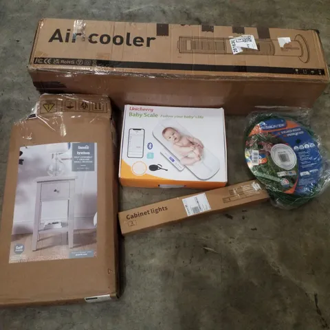 PALLET CONTAINING ASSORTED PRODUCTS INCLUDING AIR COOLER, BABY SCALE, SMALL BEDSIDE TABLE, CABINET LIGHTS & SPRINKLER HOSE