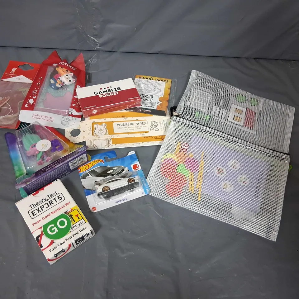 TOTE OF ASSORTED TOYS AND ACCESSORIES TO INCLUDE; LIVERPOOL AIR FRESHENER, GAMELIB POCKET AND THEORY TEST EXPERT 
