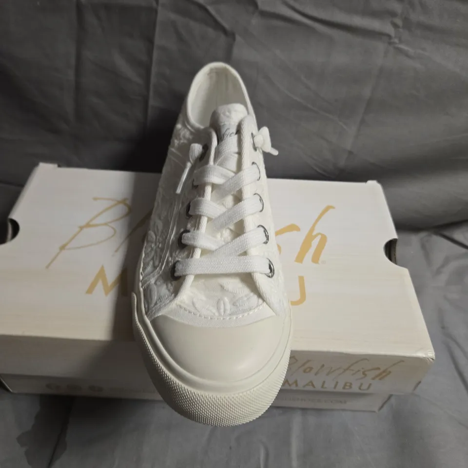 BOXED PAIR OF BLOWFISH MALIBU WHITE MESH SHOES - UK SIZE 6