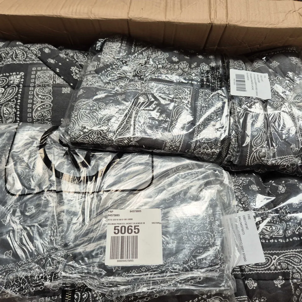 APPROXIMATELY 27 ASSORTED WOMENS JACKETS/JUMPERS CLOTHING ITEMS IN VARIOUS SIZES, STYLES & COLOURS TO INCLUDE BRANDS SUCH AS ANTHROPOLOGIE, B.YOUNG, FREE PEOPLE, ETC - COLLECTION ONL