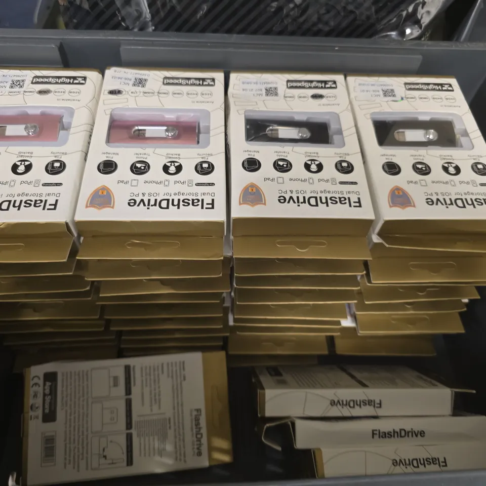 LOT OF APPROXIMATELY 40 BOXED FLASH DRIVES - VARIOUS SIZES 