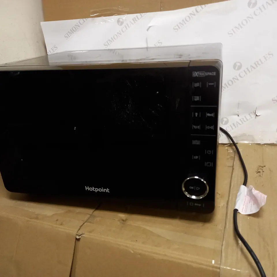 HOTPOINT MWH 2622 MB FREESTANDING MICROWAVE