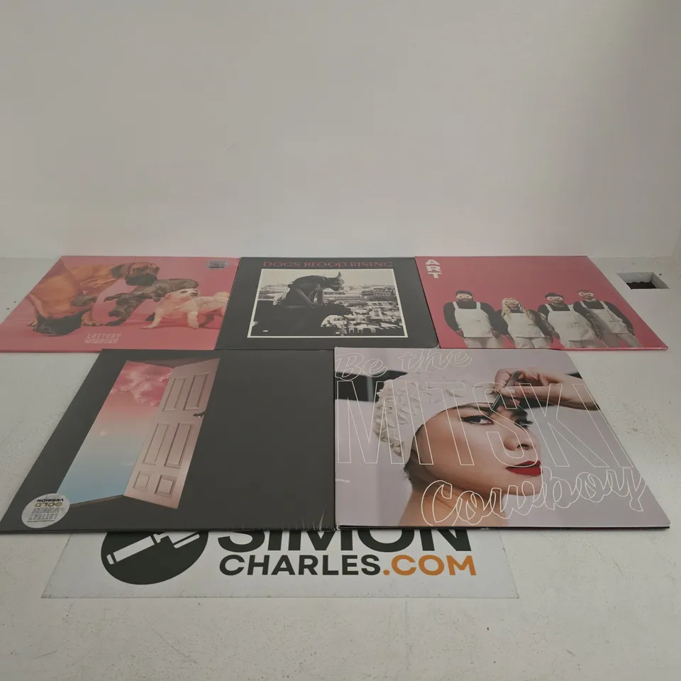 TOTE OF APPROXIMATELY 15 ASSORTED VINYLS TO INCLUDE ART, DOGS BLOOD RISING, LOTTERY WINNERS ETC