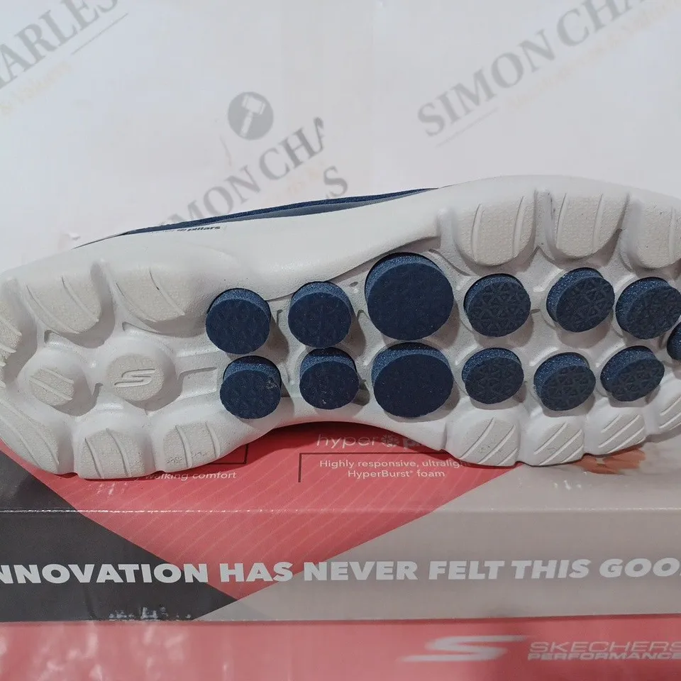 BOXED SKETCHERS PERFORMANCE GO WALK WOMENS TRAINERS SIZE 5