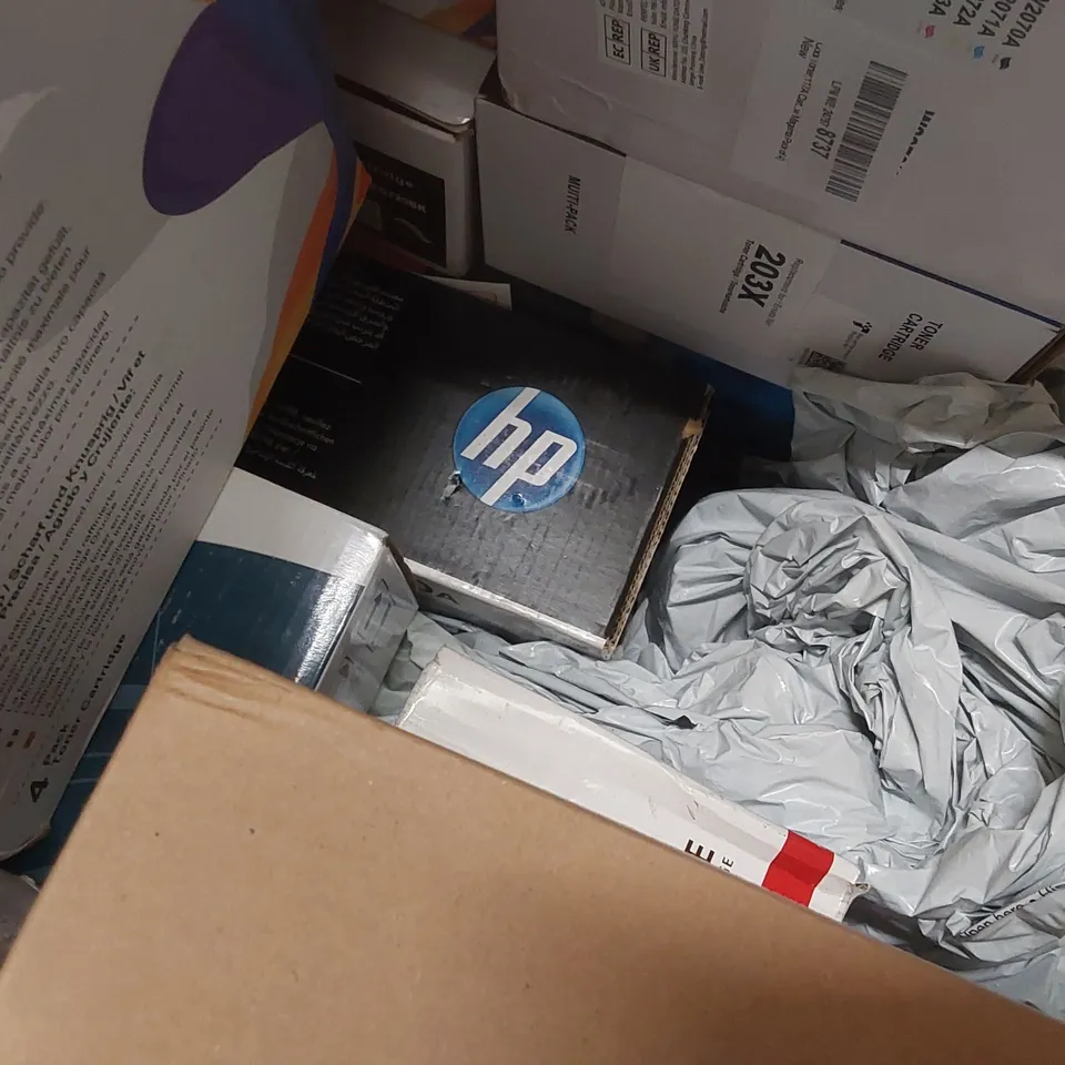 PALLET CONTAINING A LARGE QUANTITY OF PRINTER INK CARTRIDGES FROM BRANDS INCLUDING: HP, LXTEK, HALLOLUX GPC IMAGE ECT
