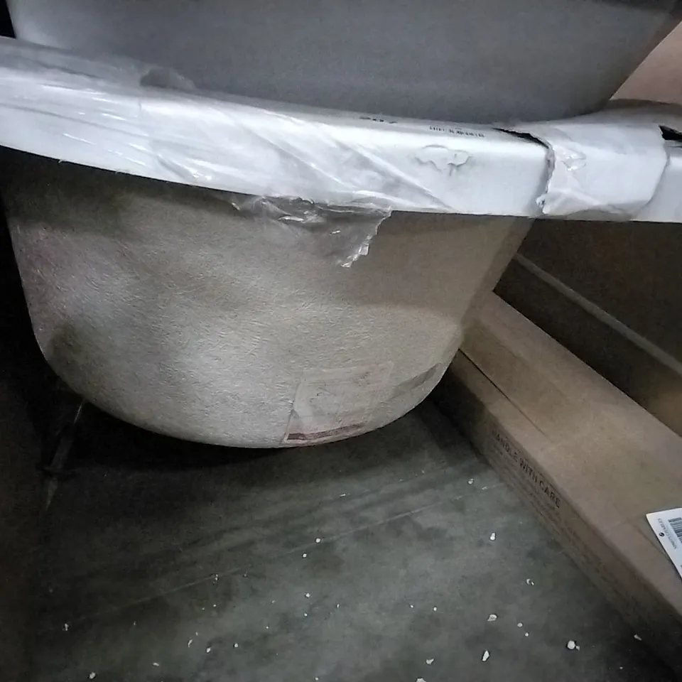 D SHAPED BATH TUB 