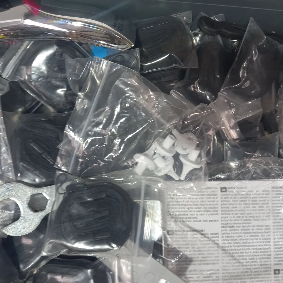 LOT OF APPROXIMATELY 20 ASSORTED HOUSEHOLD ITEMS TO INCLUDE BRITISH FLAG BUNTING, DINUO FRUIT SCISSORS, TGL PACK OF MALE SWIVEL STUDS, ETC