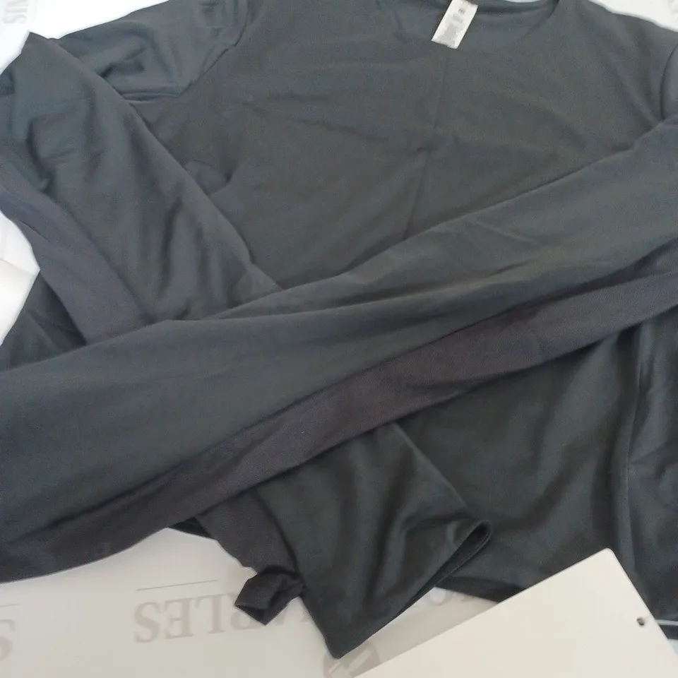 LULULEMON BLACK TOP - SIZE LARGE