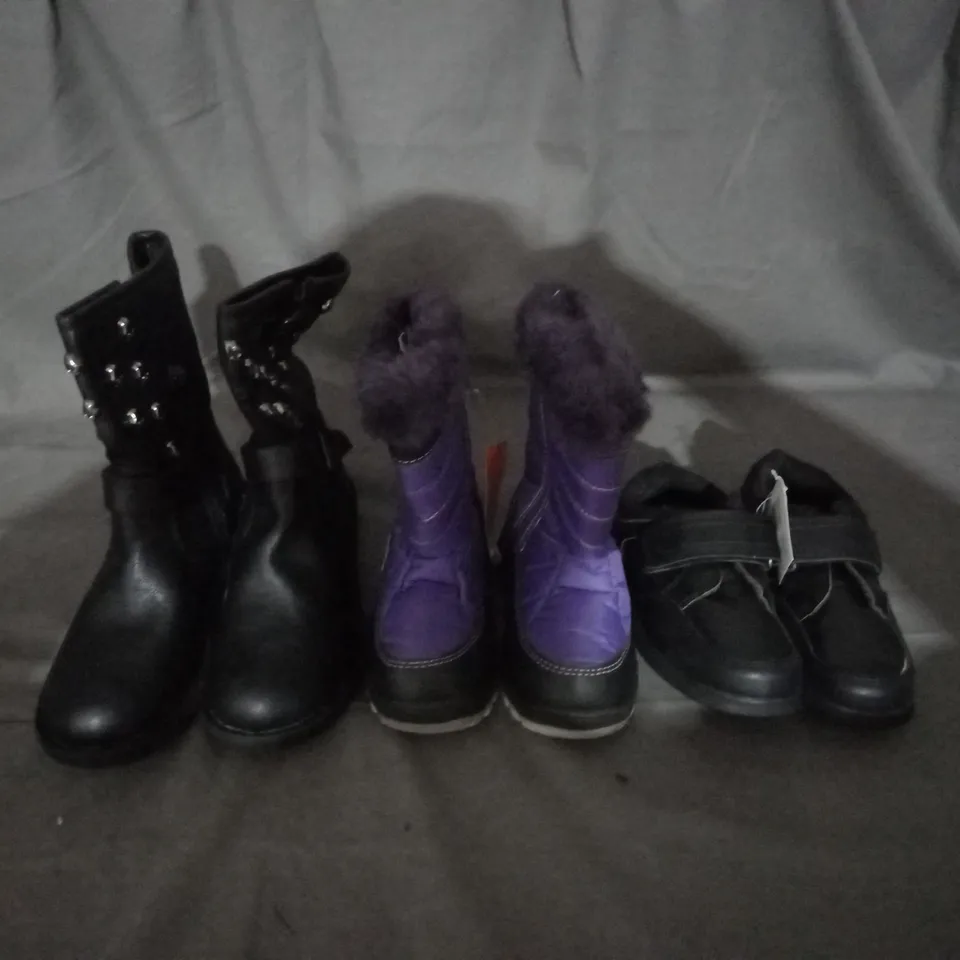 APPROXIMATELY 10 PAIRS OF ASSORTED KIDS SHOES IN VARIOUS STYLES AND SIZES 
