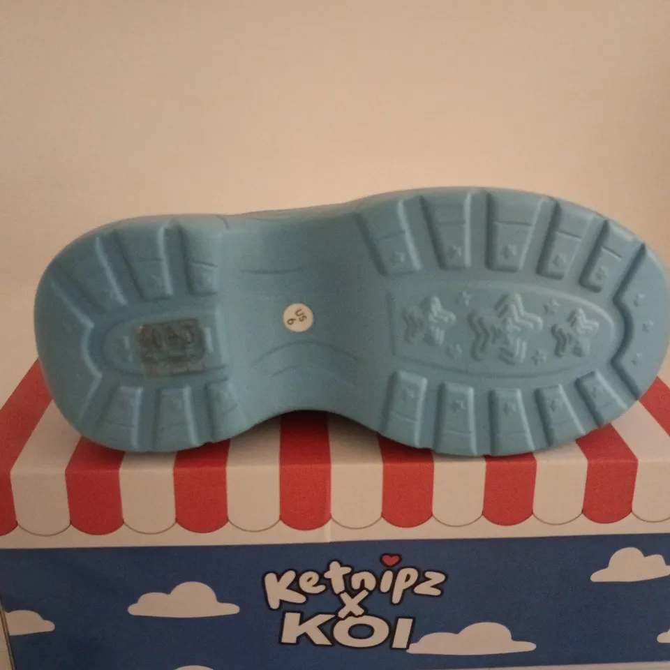 BOXED PAIR OF KETNIPZ X KOI BEAN SAYS HI TRAINERS - BLUE - SIZE 6
