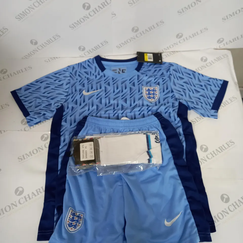 ENGLAND FC AWAY KIT SIZE 28