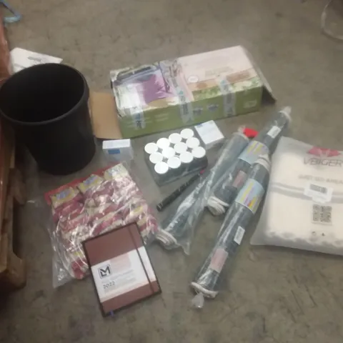 PALLET OF ASSORTED ITEMS TO INCLUDE: FULL YEARPLANNER, ITALIAN GRATED CHEESE, MATTS ETC