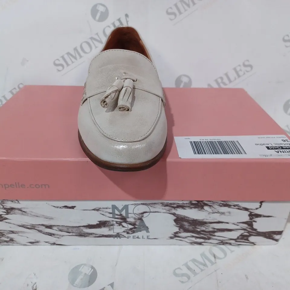 BOXED PAIR OF MODA IN PELLE FORINA LOAFERS IN ROSE GOLD SIZE 3