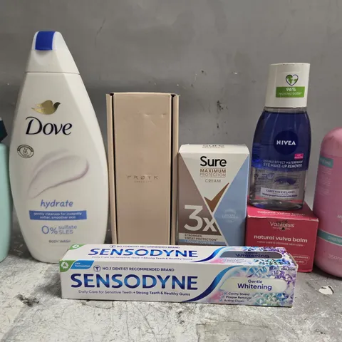 APPROX 12 ASSORTED BEAUTY PRODUCTS TO INCLUDE DOVE BODY WASH, NIVEA EYE MAKE-UP REMOVER, HAIRBURST CONDITIONER, ETC 