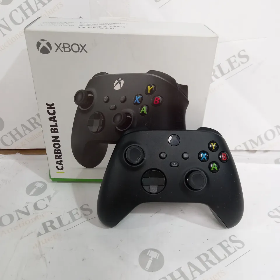 XBOX WIRELESS CONTROLLER IN CARBON BLACK