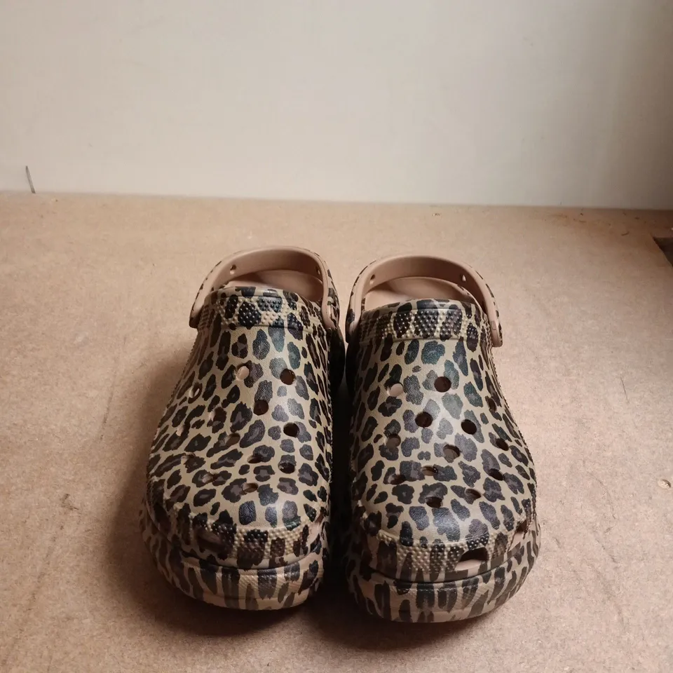CROCS LEOPARD PRINT CLOGS – UNBOXED - SIZE 7