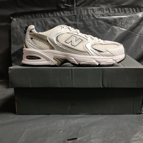BOXED PAIR OF NEW BALANCE 530 TRAINERS IN WHITE/SILVER/NAVY SIZE UK 4