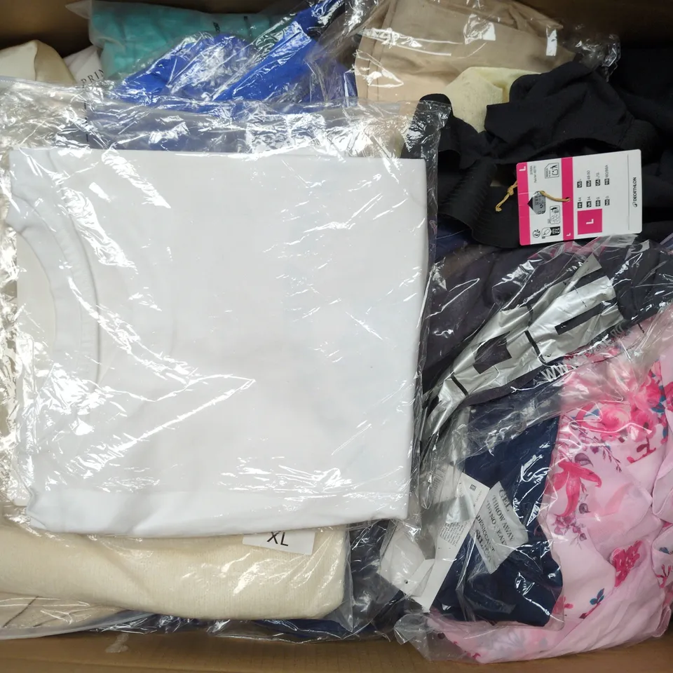 APPROXIMATELY 30 ASSORTED CLOTHING ITEMS IN VARIOUS SIZES, STYLES & COLOURS TO INCLUDE BRANDS SUCH AS TVOE, DECATHLON, DANCING LEOPARD, ETC - COLLECTION ONLY