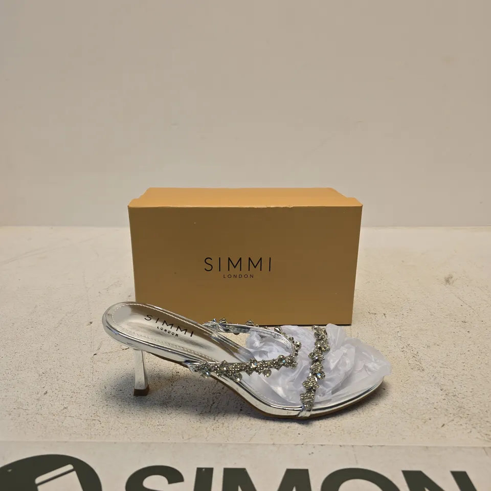 SIMMI LONDON MARTINA-12 SILVER MIRROR SANDALS – UK 5