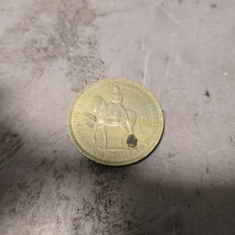 QUEEN ELIZABETH II CORONATION CROWN COMMEMORATIVE 5 SHILLING COIN 