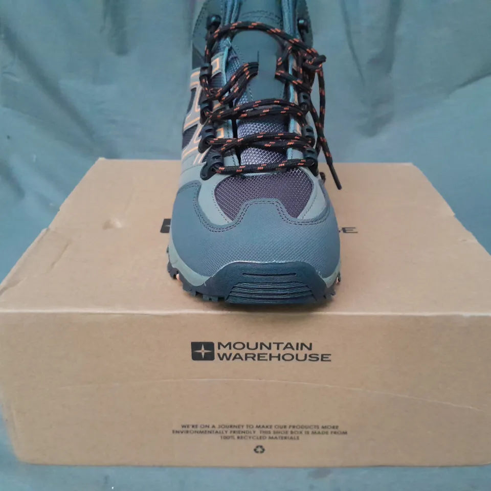 BOXED PAIR OF MOUNTAIN WAREHOUSE OSCAR 2 KID'S WALKING BOOTS IN GREY/ORANGE UK SIZE 5