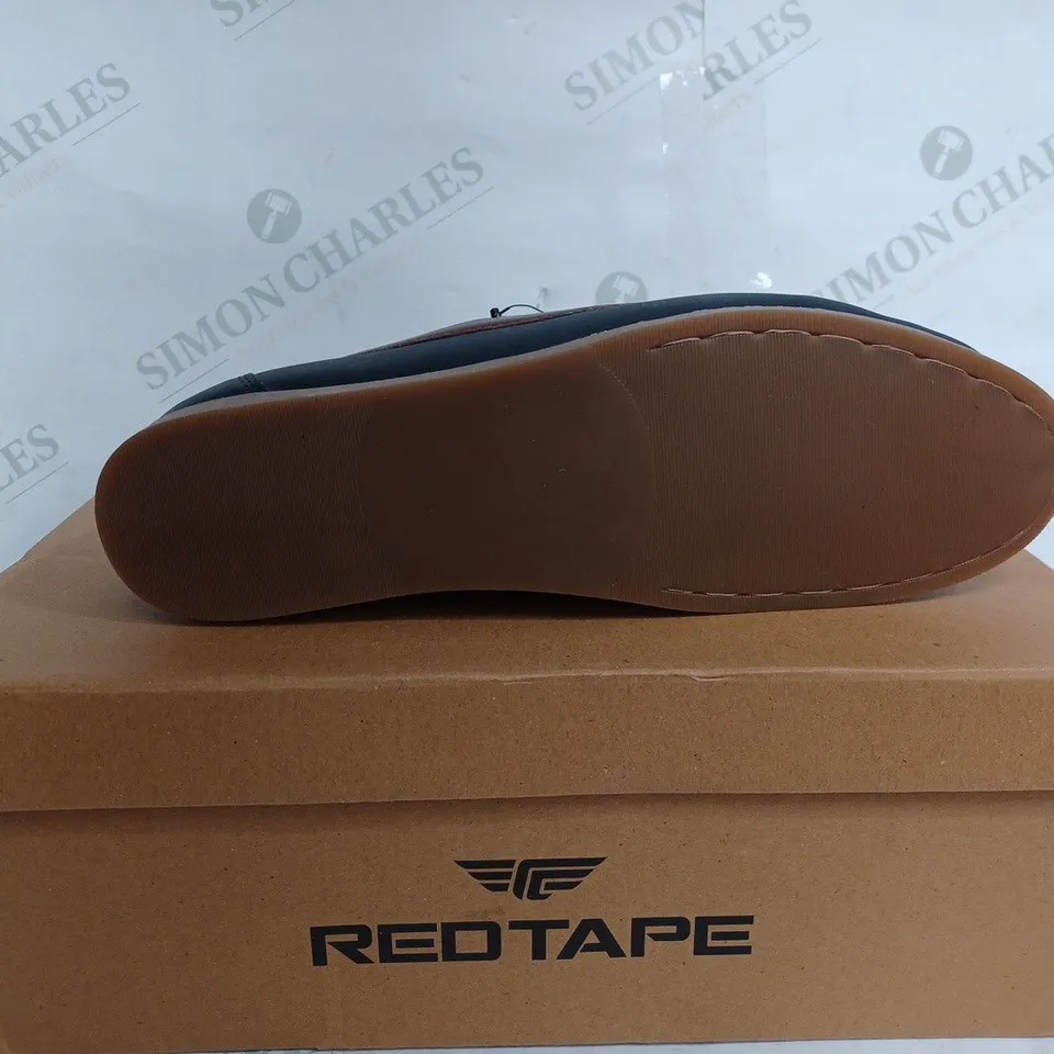 RED TAPE SCOTT BOAT SHOE NAVY BROWN - UK 7 